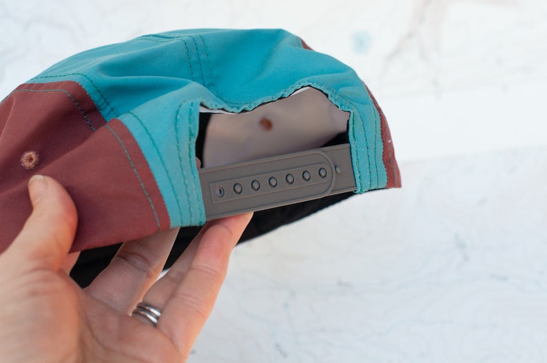 Broken Top 5 Panel Hat: Aqua Clay Mountain Art, Quick Dry
